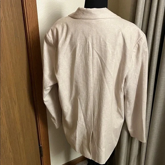 Elegant Cream Double-Breasted Women's Blazer - Picture 2 of 6